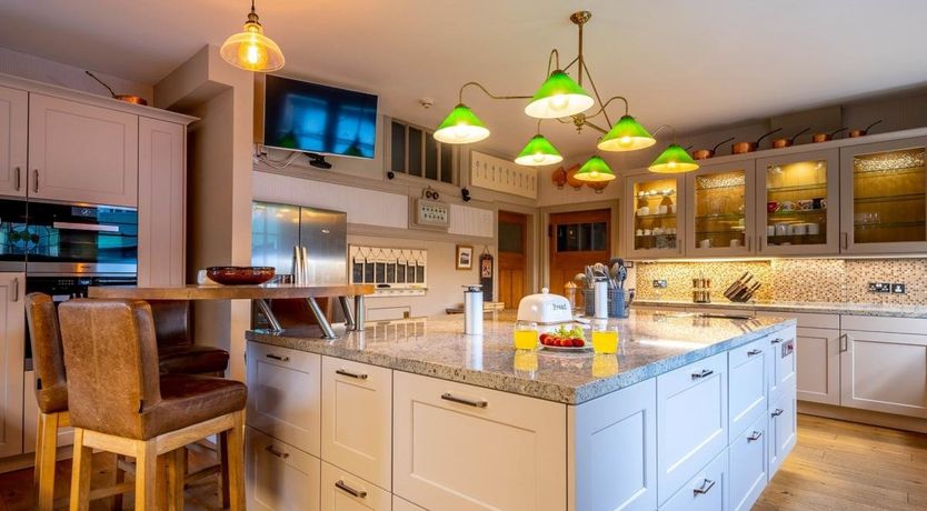 Photo of 8 Bed in Galashiels