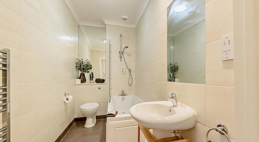 Photo of 2 Bed in Tenby