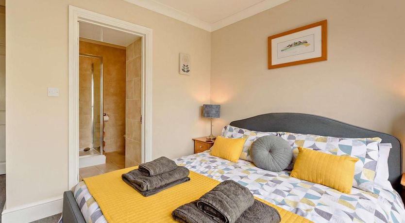 Photo of 2 Bed in Tenby