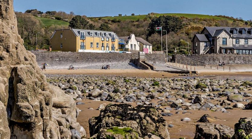 Photo of 3 Bed in Pendine