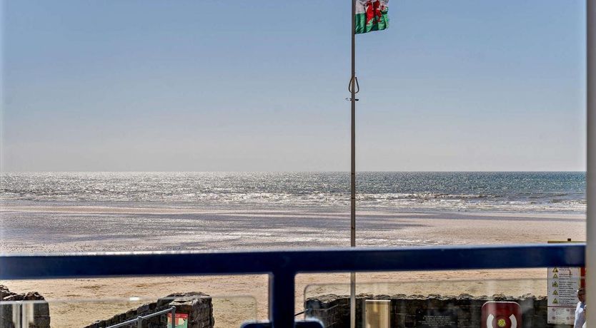 Photo of 3 Bed in Pendine