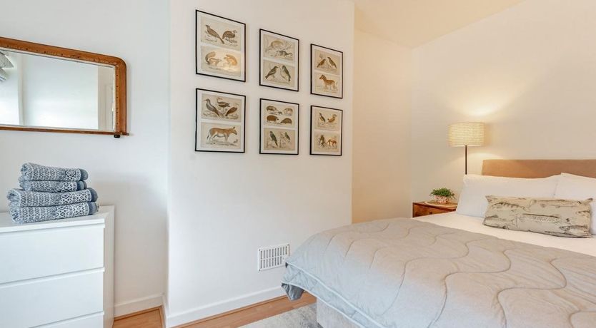 Photo of 3 Bed in Tenby