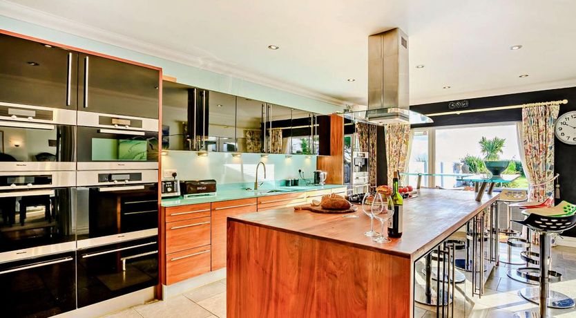 Photo of 4 Bed in Middleton-on-Sea