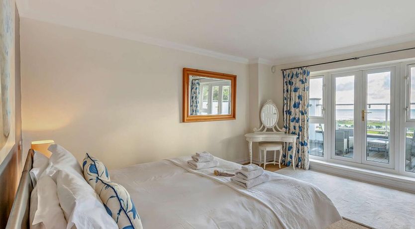 Photo of 4 Bed in Middleton-on-Sea