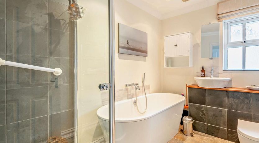 Photo of 4 Bed in Middleton-on-Sea