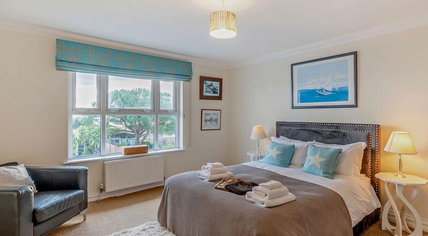 Photo of 4 Bed in Middleton-on-Sea