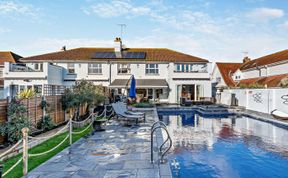 Photo of 4 Bed in Bognor Regis