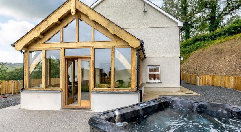 Photo of 4 Bed in Talgarreg