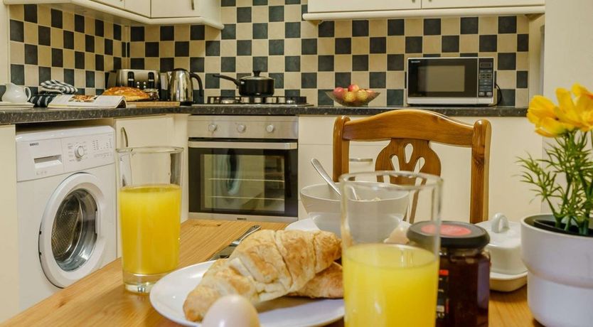 Photo of 1 Bed in Tenby