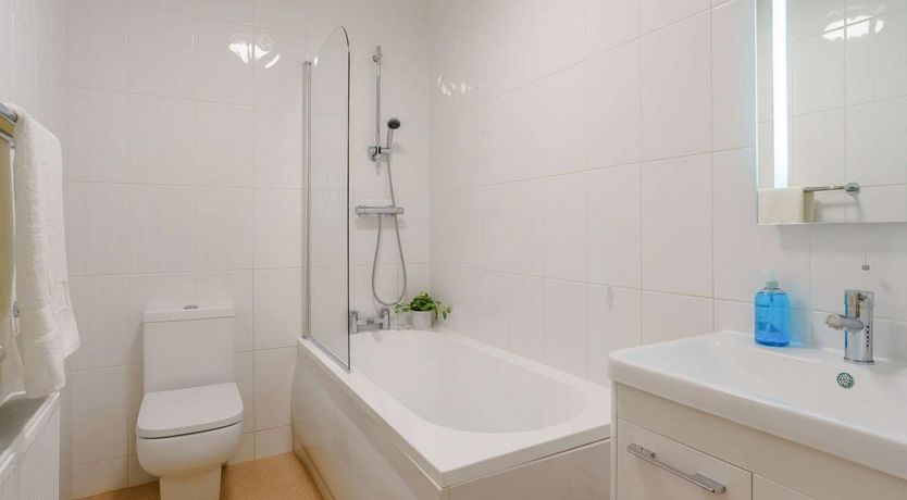 Photo of 1 Bed in Tenby