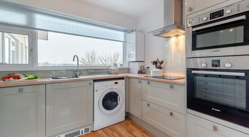 Photo of 2 Bed in Tenby