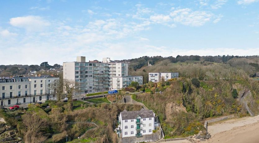 Photo of 2 Bed in Tenby