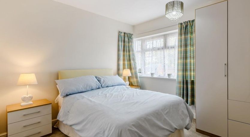 Photo of 4 Bed in Chapel St. Leonards