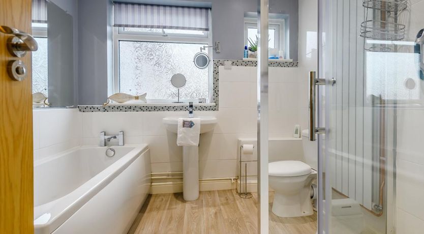 Photo of 4 Bed in Chapel St. Leonards