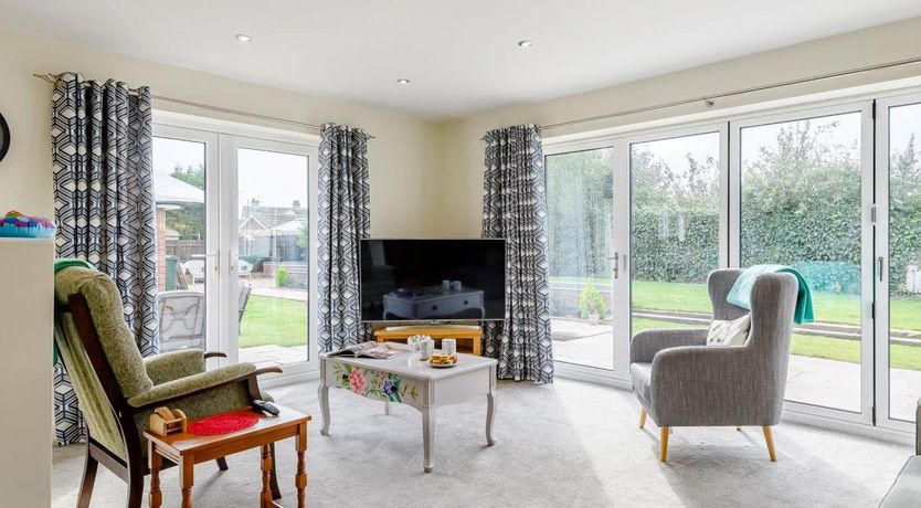 Photo of 4 Bed in Chapel St. Leonards