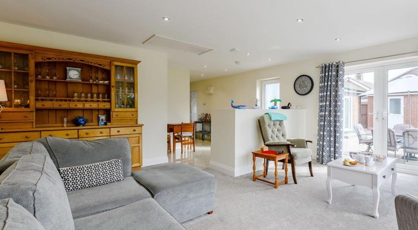 Photo of 4 Bed in Chapel St. Leonards