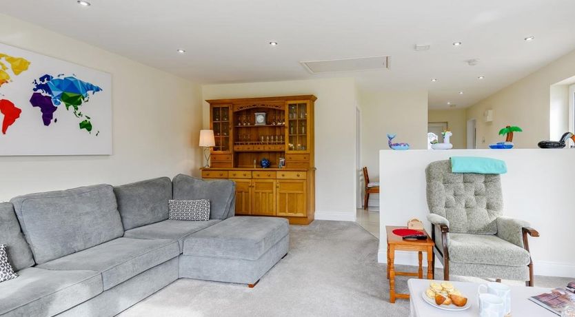 Photo of 4 Bed in Chapel St. Leonards