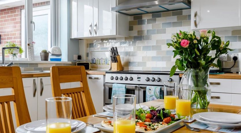 Photo of 4 Bed in Chapel St. Leonards