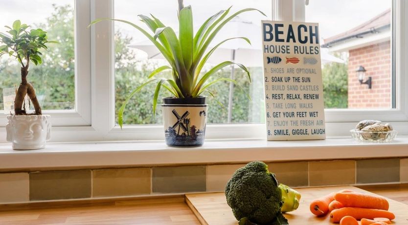 Photo of 4 Bed in Chapel St. Leonards