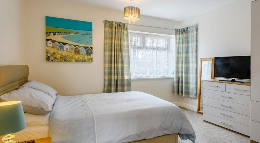 Photo of 4 Bed in Chapel St. Leonards