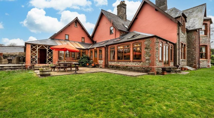 Photo of 6 Bed in Kington