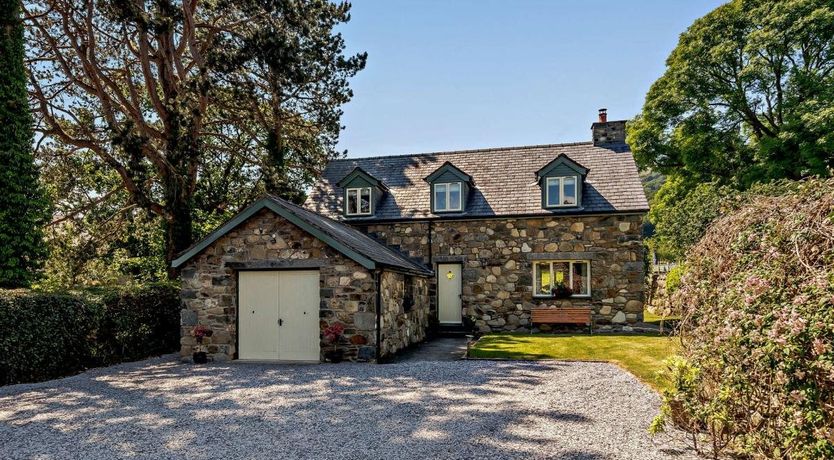 Photo of 3 Bed in Rowen