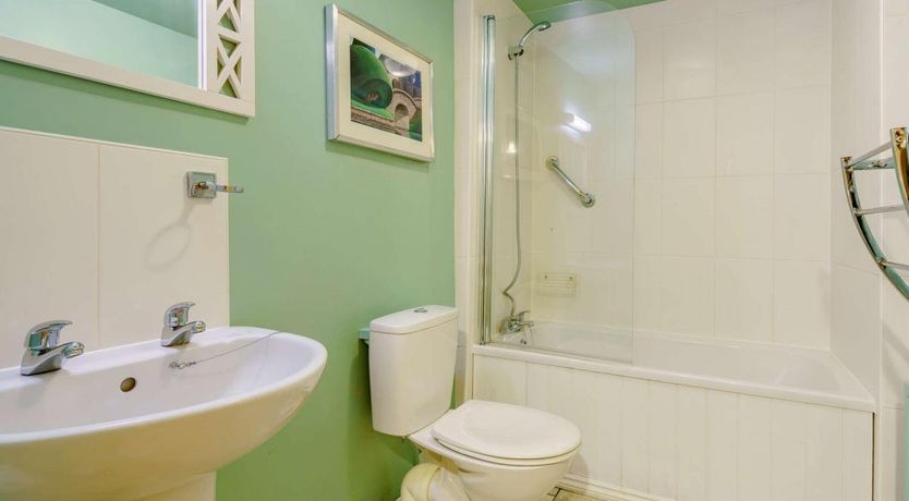 Photo of 1 Bed in Kirkland