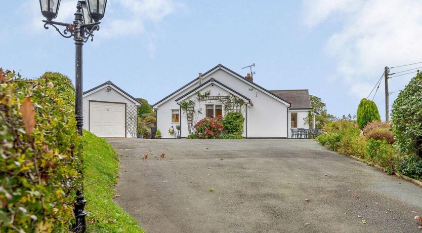 Photo of 3 Bed in Llanrhaeadr Ym Mochnant