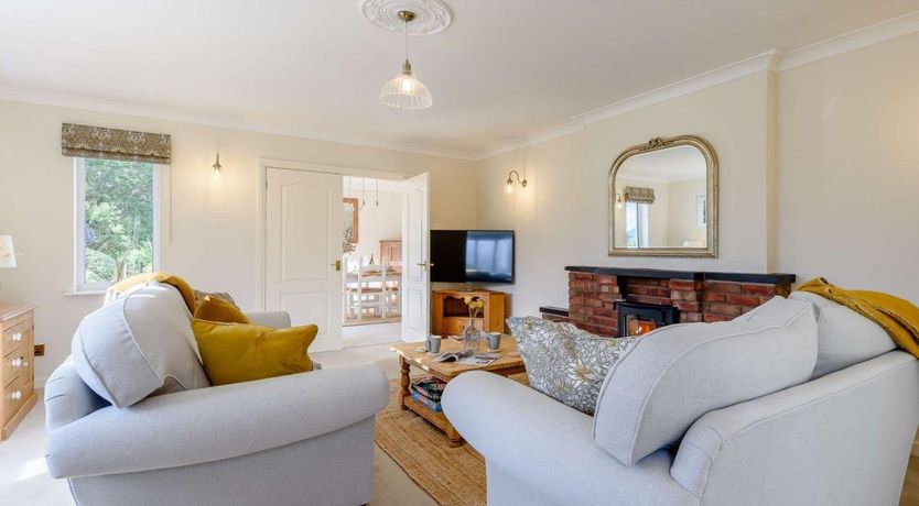 Photo of 3 Bed in Llanrhaeadr Ym Mochnant