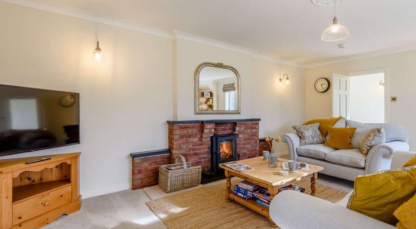 Photo of 3 Bed in Llanrhaeadr Ym Mochnant