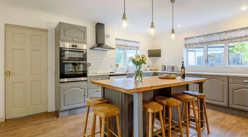 Photo of 3 Bed in Llanrhaeadr Ym Mochnant