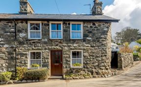 Photo of 2 Bed in Llwyngwril
