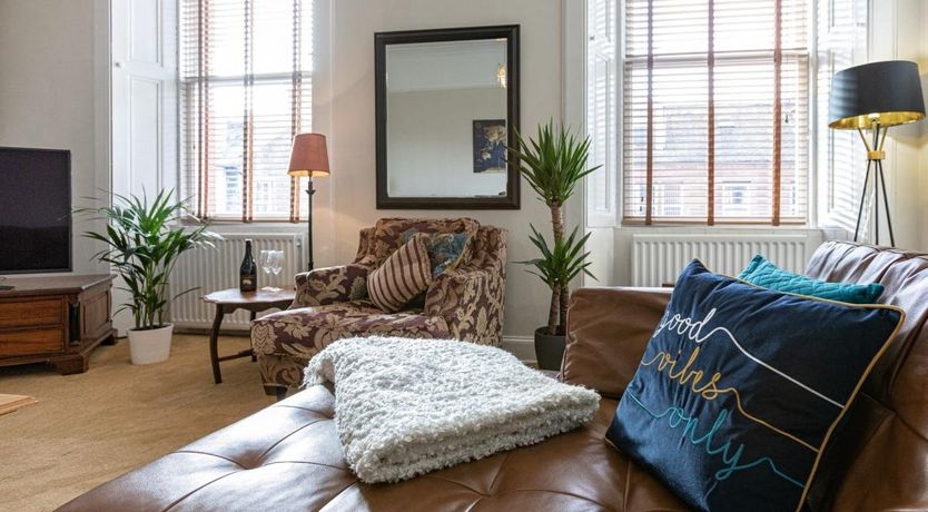 Photo of 5 Bed in Melrose