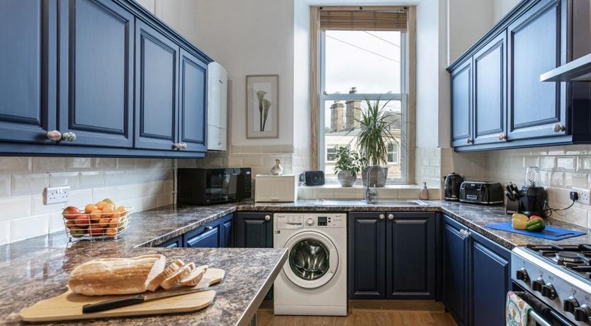 Photo of 5 Bed in Melrose