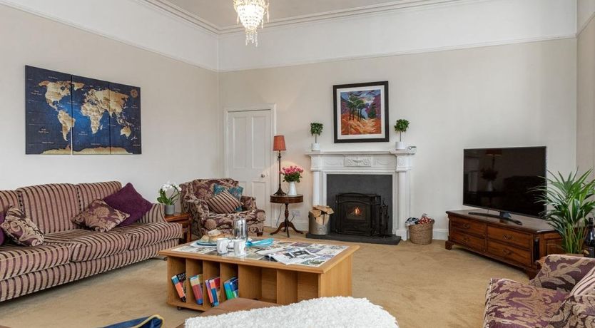 Photo of 5 Bed in Melrose