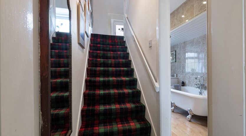 Photo of 5 Bed in Melrose