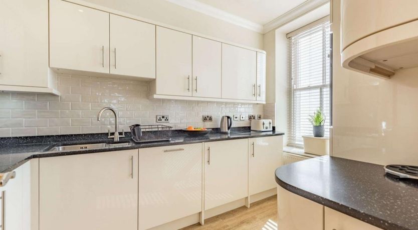 Photo of 2 Bed in Tenby