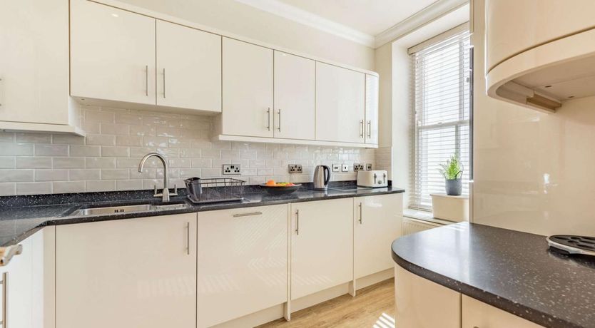 Photo of 2 Bed in Tenby