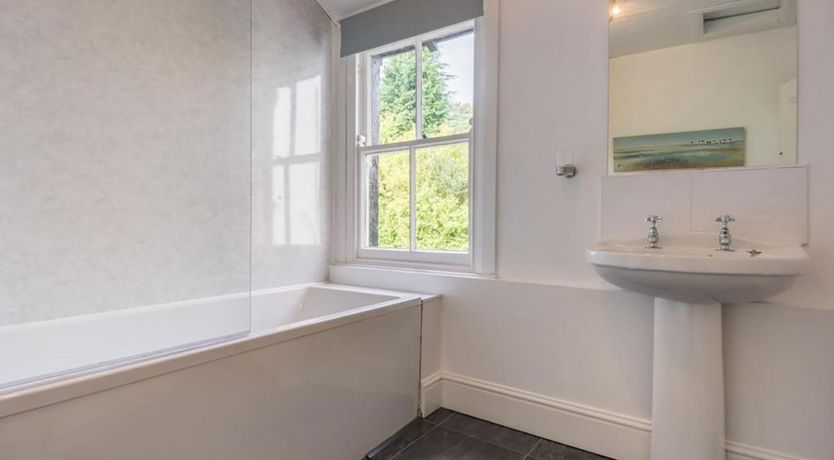 Photo of 6 Bed in Braithwaite