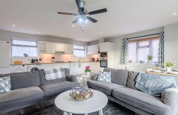 2 Bed in Northwich Holiday Cottage
