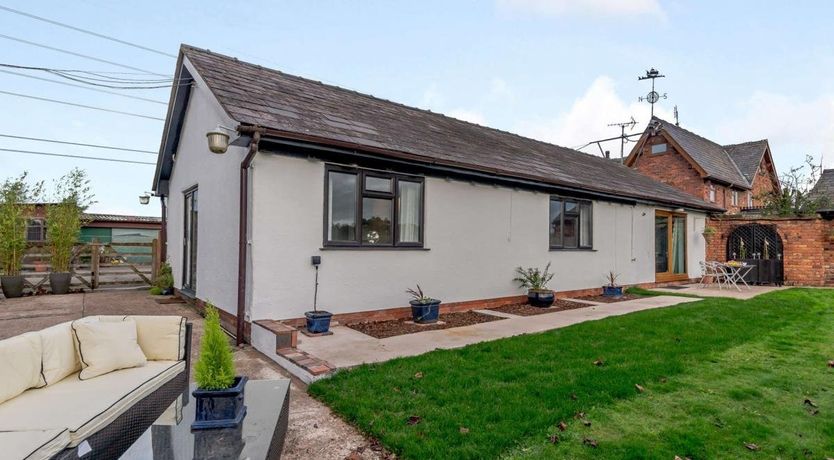 Photo of 2 Bed in Crowton