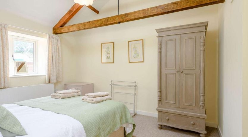 Photo of 3 Bed in Woolland