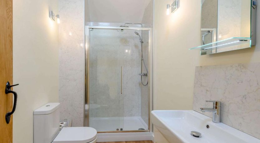 Photo of 3 Bed in Woolland