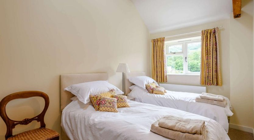 Photo of 3 Bed in Woolland