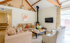 Photo of in Woolland (83014)