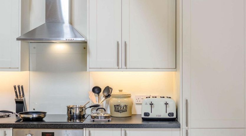 Photo of 3 Bed in Woolland