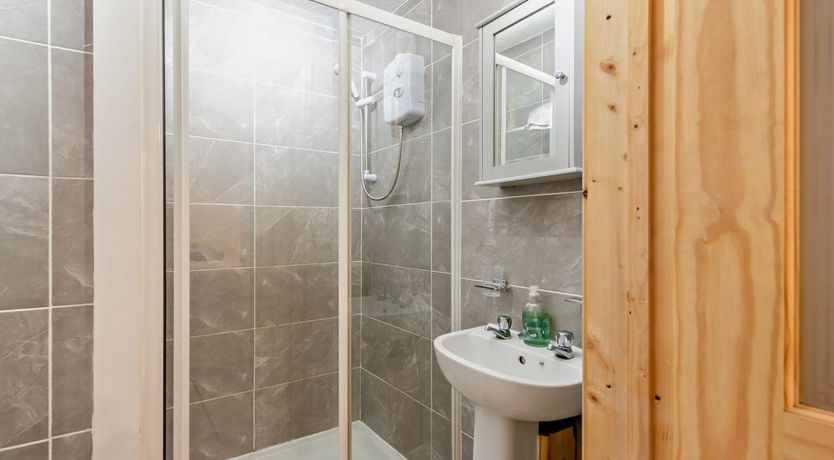 Photo of 4 Bed in Pembroke