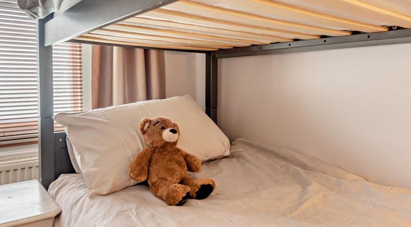 Photo of 4 Bed in Pembroke