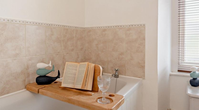 Photo of 4 Bed in Pembroke