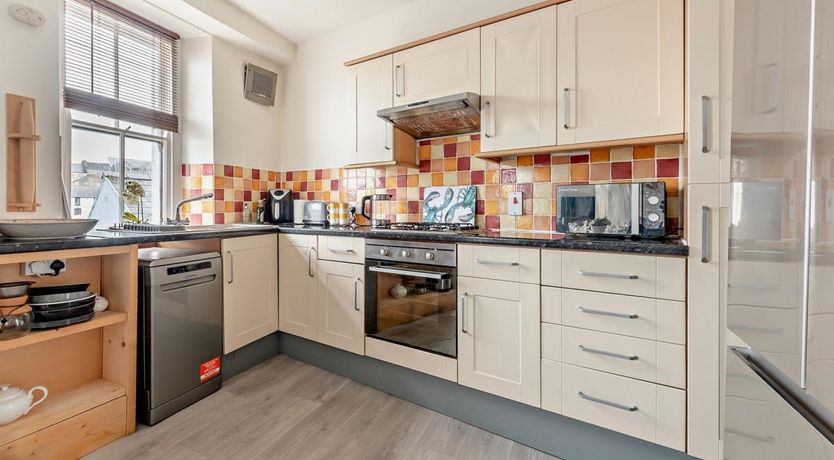 Photo of 4 Bed in Pembroke